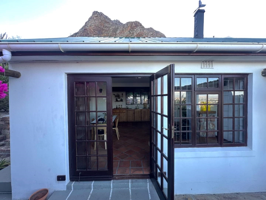 To Let 2 Bedroom Property for Rent in Muizenberg Western Cape